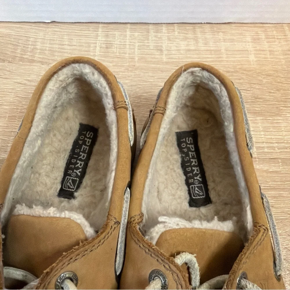 Sperry details brand